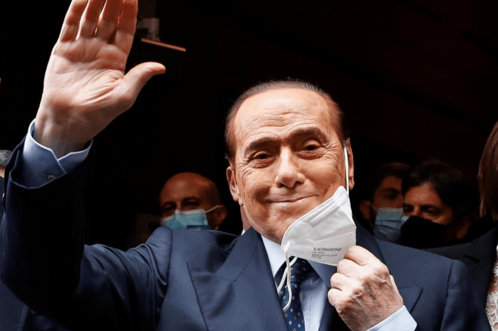 Eski İtalya Başbakanı Berlusconi hayatını kaybetti