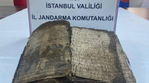İstanbul İl Jandarma Komutanlığı ekipleri; 4 kişinin, ellerinde bulunan İbranice