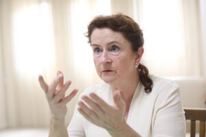 Depremzedeler için yardım kampanyası düzenleyen Larkin, çevresindeki bağışçıların da desteğiyle