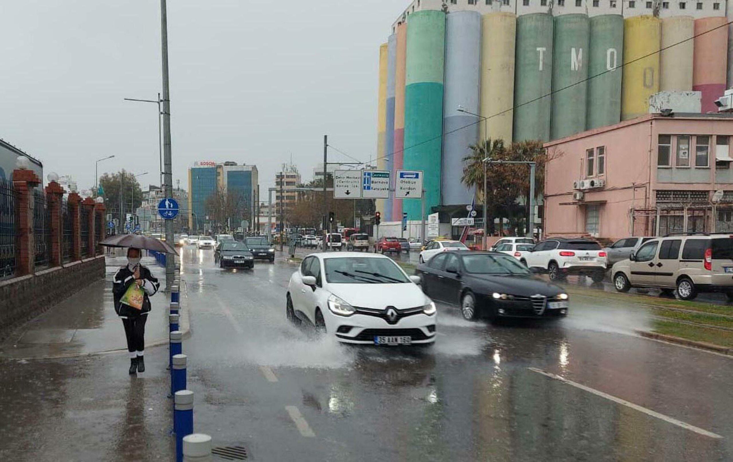 İzmir için ‘sağanak’ uyarısı Meteoroloji 2’nci Bölge Müdürlüğü Tahmin ve Erken Uyarı Merkezi’nden yapılan