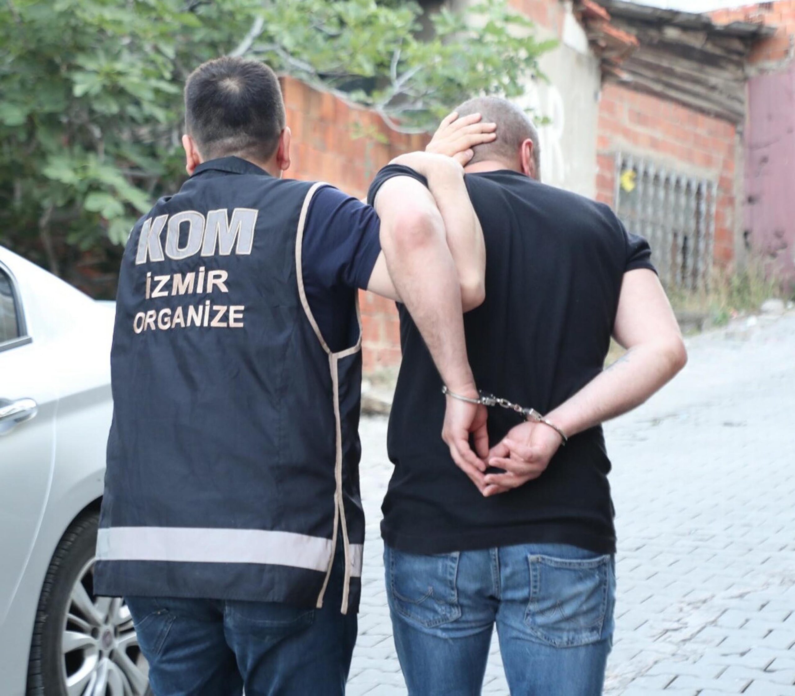 İzmir merkezli 4 ilde silahlı tehdit, şiddet, nitelikli yağma ve şantaj