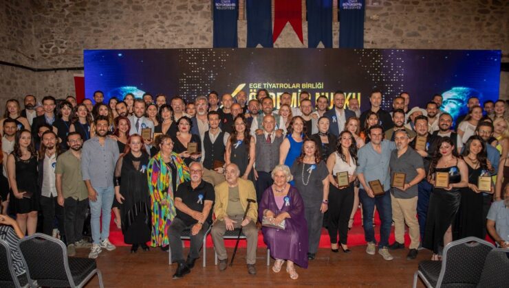 İzmir Şehir Tiyatroları’na 6 dalda “Özdemir Nutku” ödülü