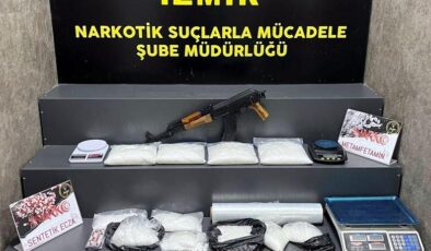 İzmir’de 6,5 kilo metamfetamin ele geçirildi; 2 şüpheli tutuklandı