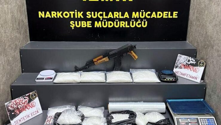 İzmir’de 6,5 kilo metamfetamin ele geçirildi; 2 şüpheli tutuklandı