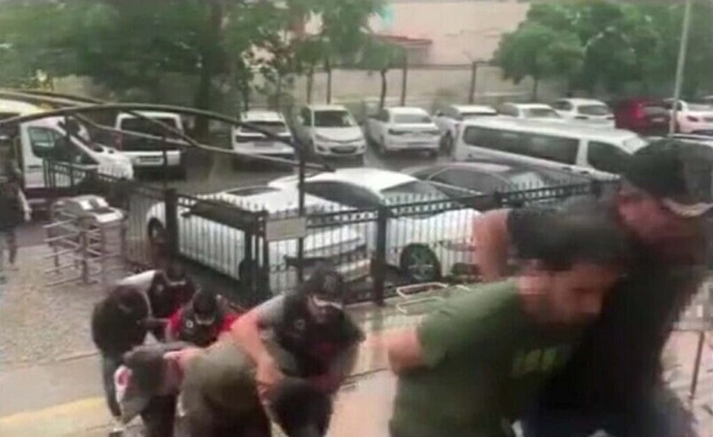 Menemen'de Terör Yatağına Baskın: El Yapımı Patlayıcılarla Dolu Gizli Hücre Çökertildi!