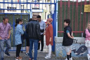 LGS kapsamındaki merkezi sınava İzmir’de 53 bin 958 kişi katıldı.