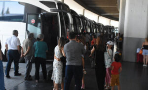 İzmir’de Kurban Bayramı öncesi otogarda yoğunluk arttı. İzmir Otobüs ve