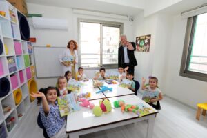 Narlıdere Belediyesi’nin bünyesindeki Nar Çiçekleri Anaokulları’nda okuyan minik öğrenciler karne