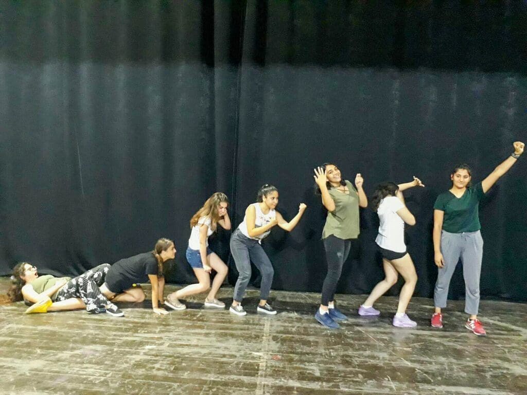 Karşıyaka'da yaz boyu sanat.. Yaz tiyatro kursları için kayıtlar başladı 5 Karşıyaka'da yaz boyu sanat.. Yaz tiyatro kursları için kayıtlar başladı