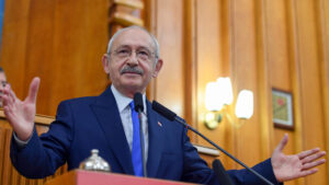 Kılıçdaroğlu partisinin haftalık grup toplantısında konuşuyor....