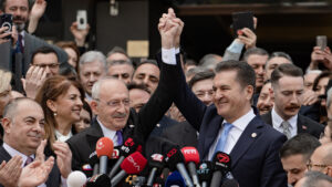 Türkiye Değişim Partisi (TDP), Cumhuriyet Halk Partisi'ne katıldı.