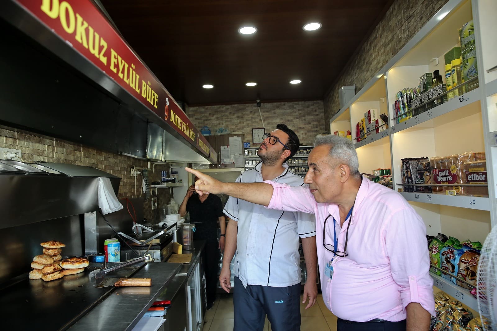Konak Belediyesi ilçede toplum ve çevre sağlığını korurken, esnafa da
