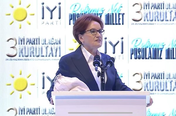 Akşener yeniden genel başkan seçildi… Kongrede CHP'ye sert çıkış! 4 Akşener yeniden genel başkan seçildi… Kongrede CHP'ye sert çıkış!