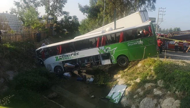 Mersin’de trafik kazası: Yolcu otobüsü ve kamyon çarpıştı: 1 ölü, 28 yaralı