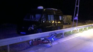 İzmir’de motosiklet kazası: Bariyere çarptı; 1 ölü, 1 yaralı