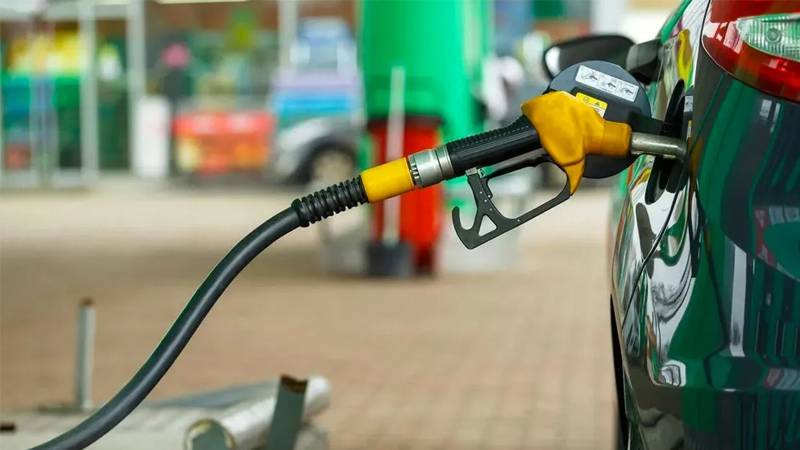Döviz ve petrol fiyatlarındaki yükseliş, benzin istasyonlarında fiyat artışlarına sebep
