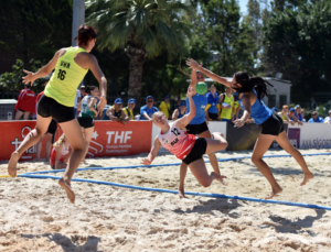 EHF Avrupa U17 Plaj Hentbolu Şampiyonası, çekişmeli maçlarla devam etti. 