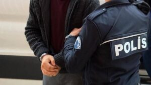 İstanbul Valisi Davut Gül, Küçükçekmece’de bir kavga sırasında kılıç taşıdıkları