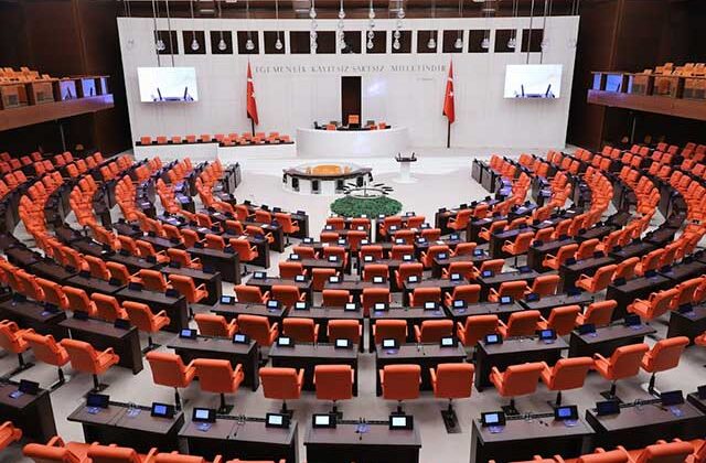 Meclis’te ilk gündem: Asgari ücret zammı
