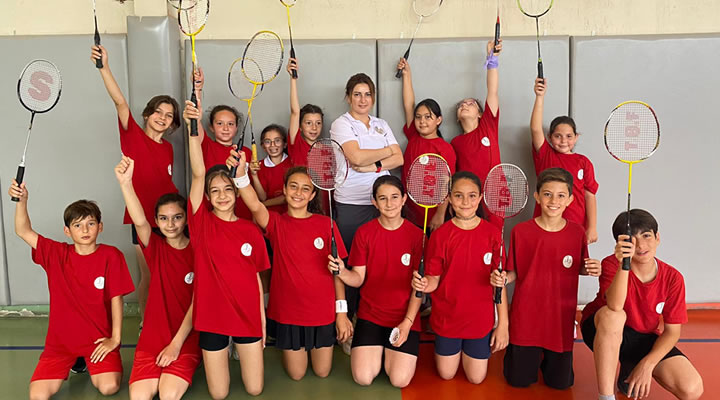 Bayraklı Belediyesi sporcuları Badminton Şampiyonasında 3 madalya kazandı