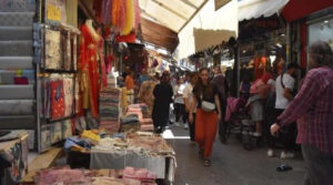 Vatandaşların İzmir’den memleketlerine gidişi sürerken İzmir’de kalanlarda ise bayram telaşı