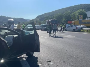 TEM Otoyolu’nda meydana gelen kazanın ardından Ankara istikametinde ulaşım tek