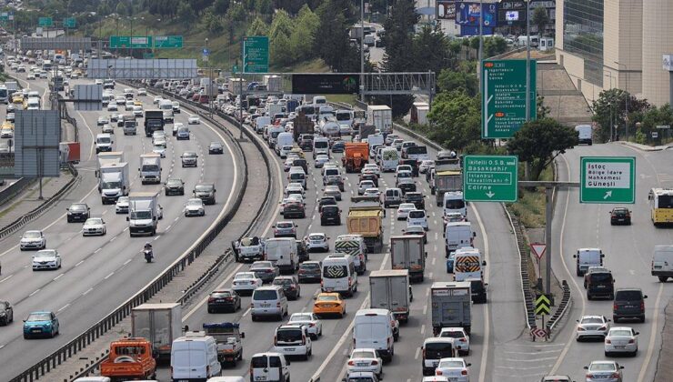 İstanbul’da tatil hareketliliği: Kentin birçok noktasında trafik yoğunluğu yaşanıyor!
