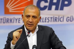 Gazeteci Barış Yarkadaş CHP İstanbul İl Başkanlığı'na Gürsel Tekin'in getirildiği
