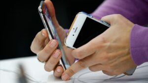 Resmi Gazete'de yayımlanan karara göre yurt dışından getirilen telefon harçları