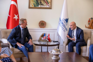 Amerika Birleşik Devletleri Büyükelçisi Jeffry Flake, İzmir Büyükşehir Belediye Başkanı
