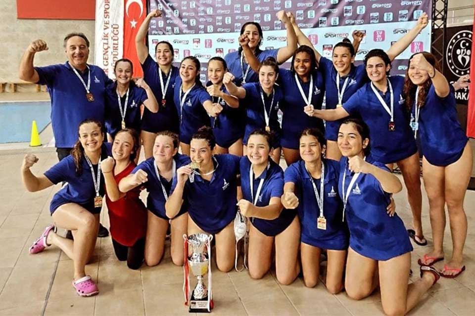 Dev bütçeli rakipleri önünde altyapı sporcularıyla kadınlarda U19, U15 ve