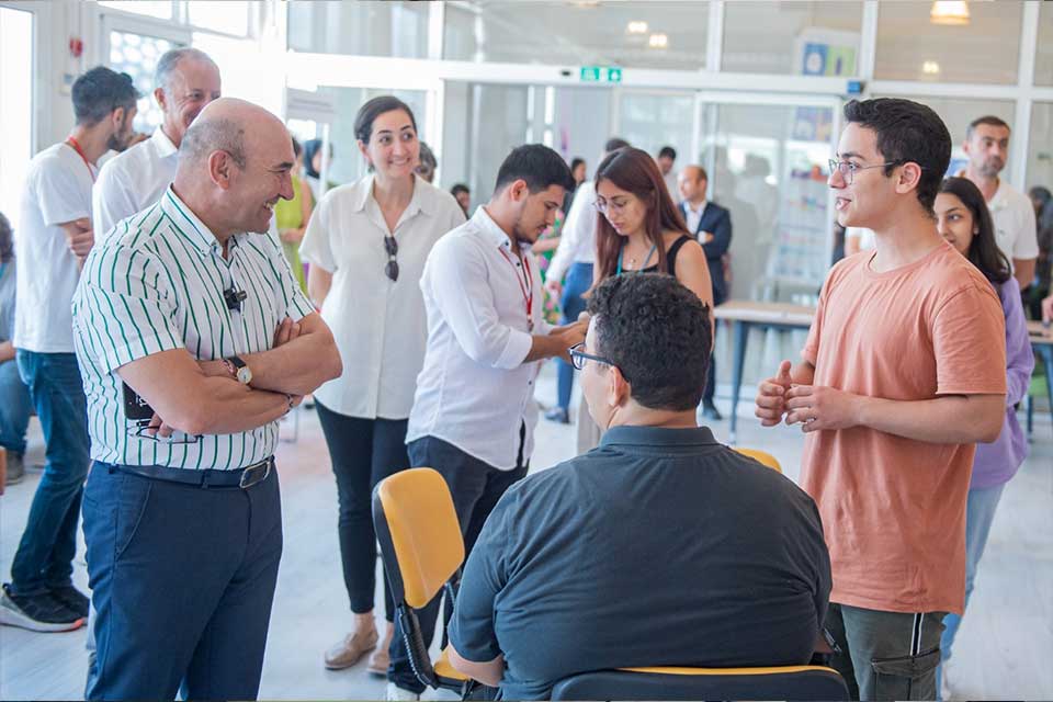 Tercih aşamasındaki gençlerle bir araya gelen Başkan Tunç Soyer, “İzmir’i