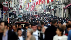 Türkiye’nin nüfusu, son yıllarda hızlı bir yükseliş trendi gösteriyor ve