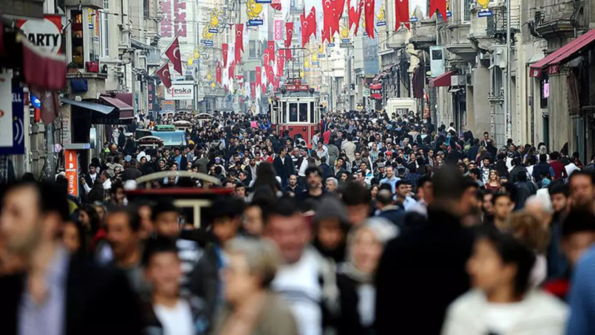 Türkiye’nin nüfusu, son yıllarda hızlı bir yükseliş trendi gösteriyor ve