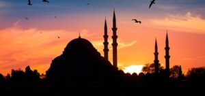 Muharrem ayı, İslam tarihinde önemli bir aydır. İslam’ın başlangıcından itibaren