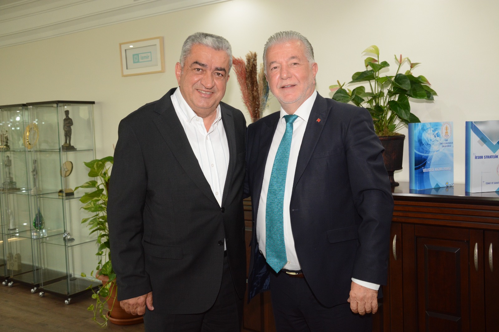 Serter, İzmir esnafının yeni başkanını tebrik etti CHP 27. dönem milletvekili Bedri Serter, İzmir Esnaf ve Sanatkarlar