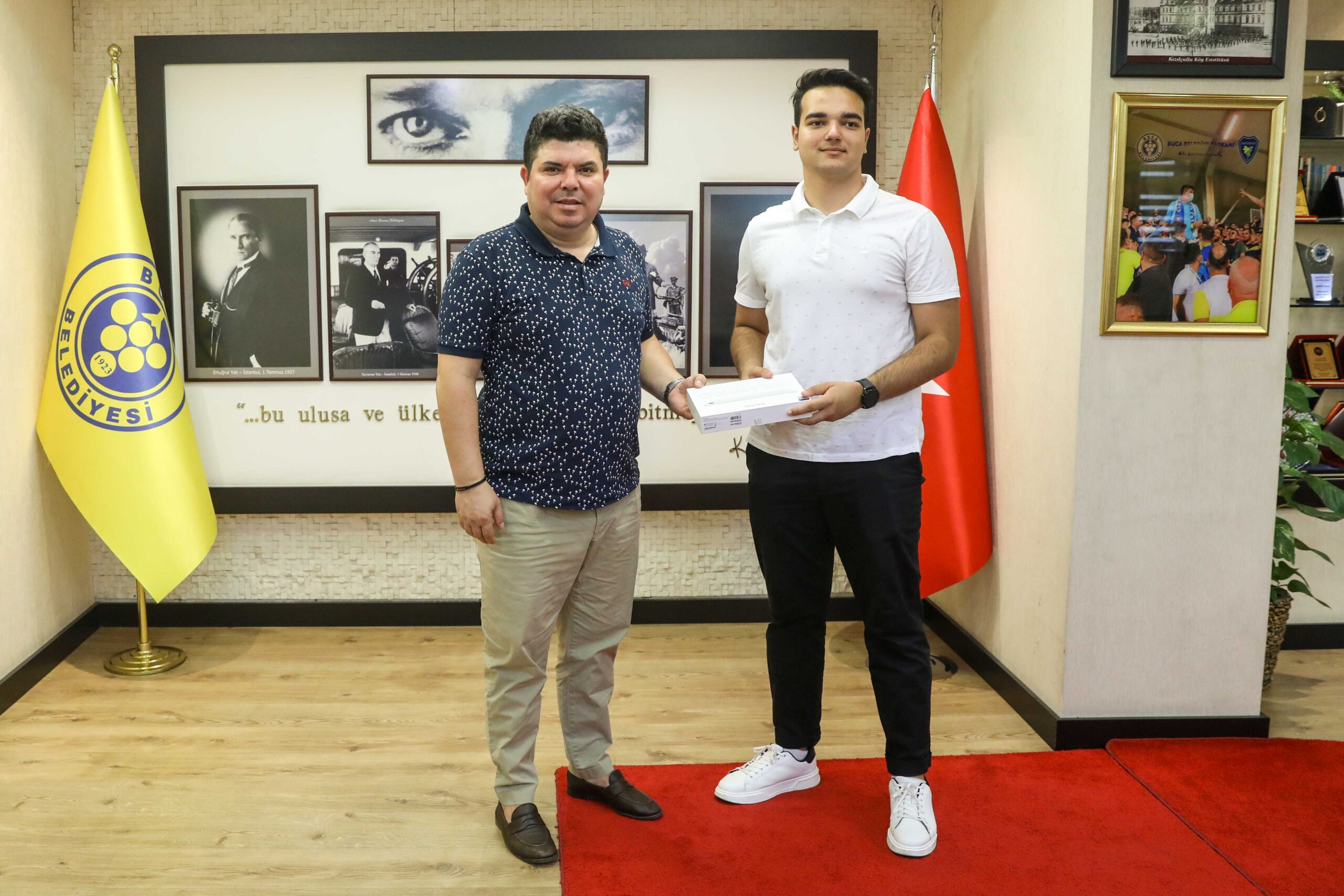 Buca Belediye Başkanı Erhan Kılıç, YKS'ye Buca Belediyesi Dijital Dershane