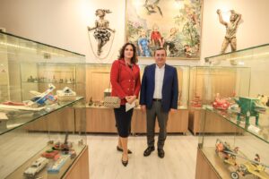 Konak Belediyesi’nin kent kültürüne önemli katkı sunan Ümran Baradan Oyun