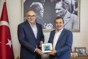 Konak Belediye Başkanı Abdül Batur, Prizren Belediye Başkanı ve belediye