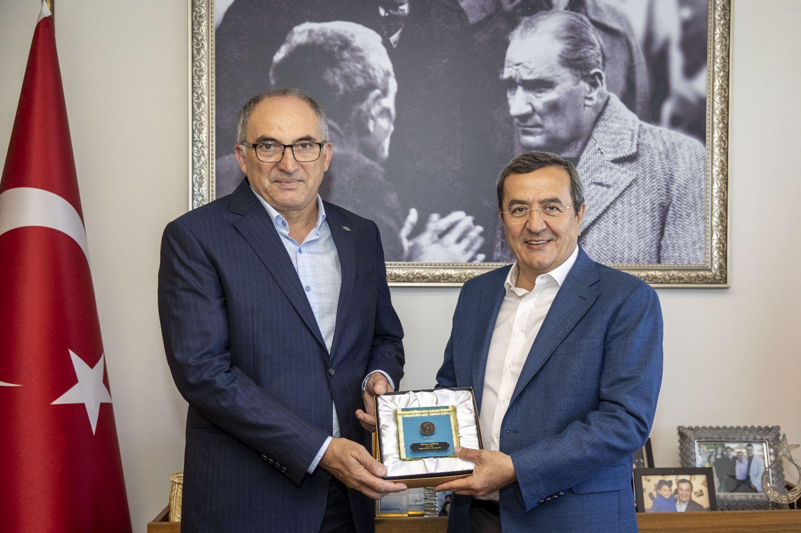 Konak Belediye Başkanı Abdül Batur, Prizren Belediye Başkanı ve belediye