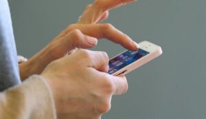 Resmi Gazete'de yayımlanan karar ile yurt dışından getirilen cep telefonların