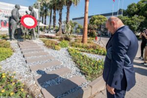 Lozan kutlamaları kapsamında Başkan Tunç Soyer, Kültürpark Lozan kapısındaki Atatürk
