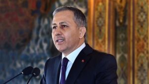 İçişleri Bakanı Ali Yerlikaya, Twitter hesabında göçmenler hakkında açıklamalarda bulundu.