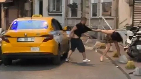 Taksici ‘para bozdurma’ kavgası çıkardı: Yolcu kadını darp etti