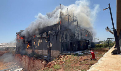Antalya’da korkutan fabrika yangını!