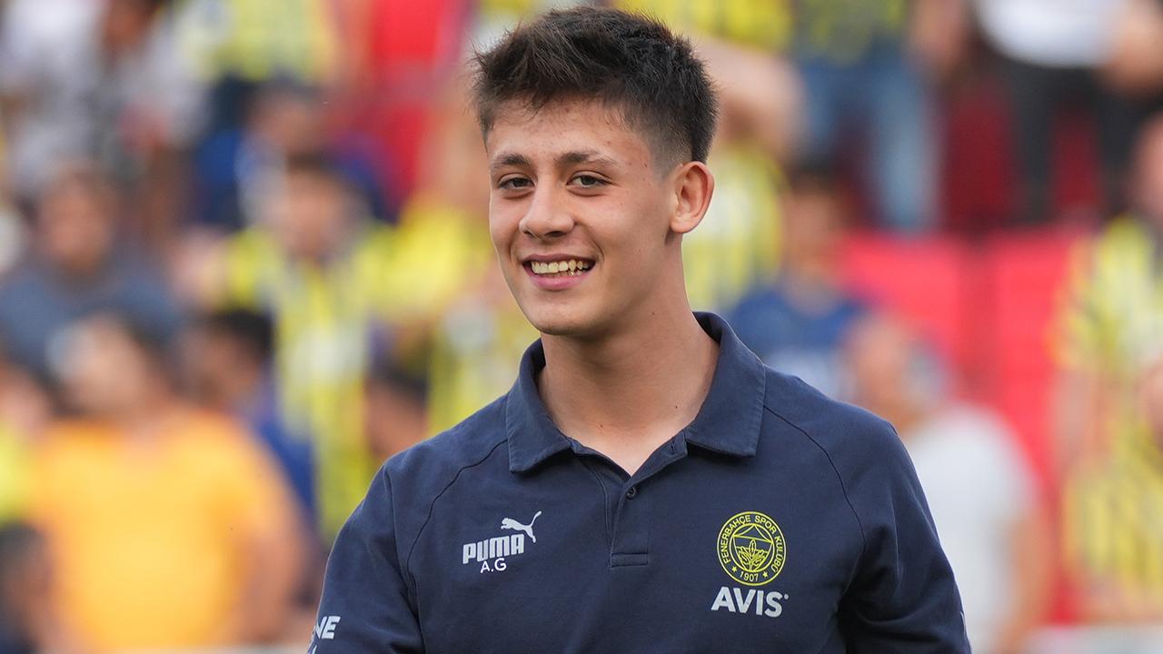 Real Madrid forması giyen milli oyuncu Arda Güler dünkü antrenmanı