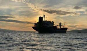İtalya polisi, Sicilya adası açıklarında bir ticari gemiden balıkçı teknesine