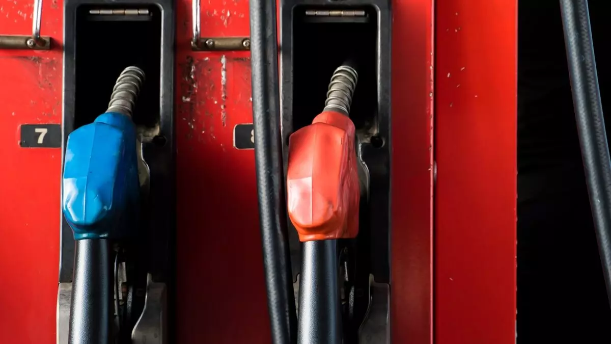 Araç sahiplerinin dikkatine: Benzin ve motorine bu geceden itibaren ikinci zam gelecek! Brent petrol ve dolar kurundaki hareketliliğin ardından benzin ve motorine
