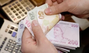 Artan enflasyonun etkisiyle günden güne eriyen maaşların vatandaşın tasarrufu üzerindeki