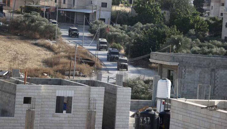 İsrail Batı Şeria’daki Cenin kampından çekilmeye başladı
